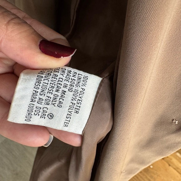 Elegant Tan Women's Blazer - Picture 10 of 10